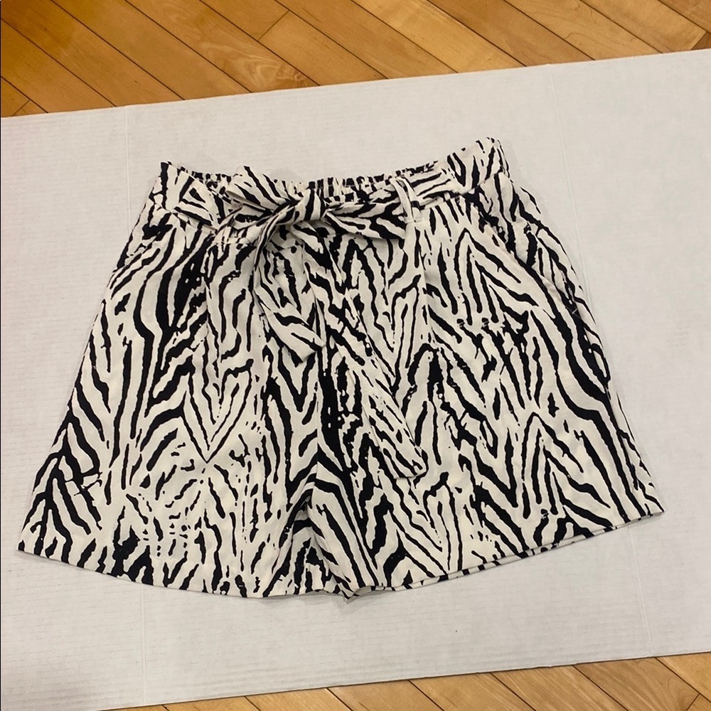 Zebra Black & White High-Waisted Elastic  Shorts Size Large